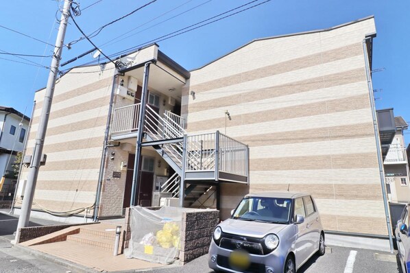 レオパレスフォレストフラワーの物件外観写真